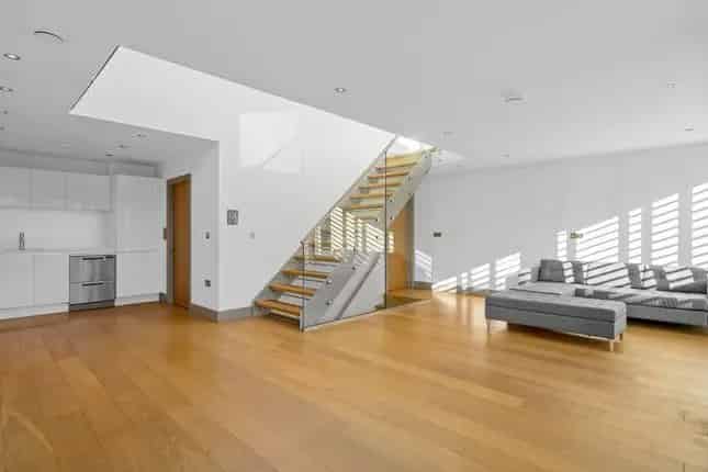 Mews house for sale in Waterfront Mews, London N1