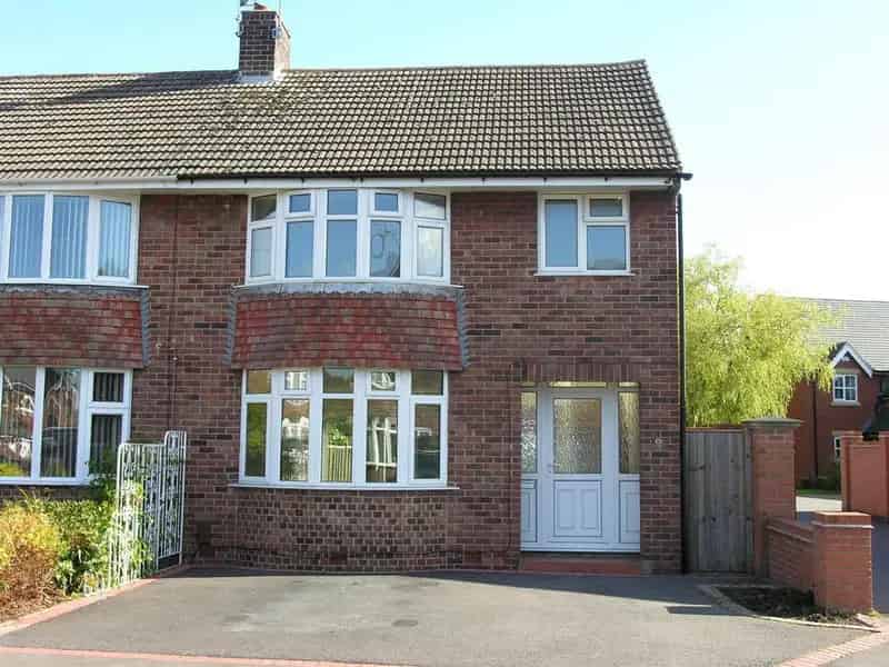 3 Bedroom Semi Detached House to Rent