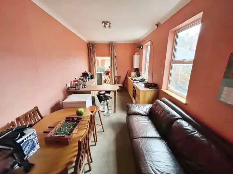 5 Bedroom House For Sale - Renovation Project