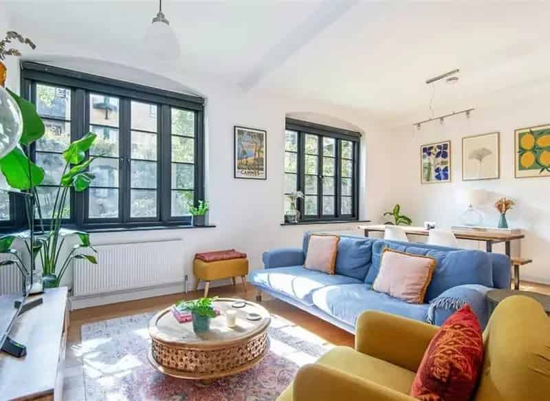 2 Bed Apartment in Secure Victorian Warehouse Conversion