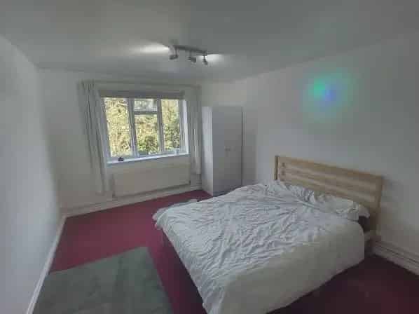 Flat For Rent , Reigate and Banstead, England