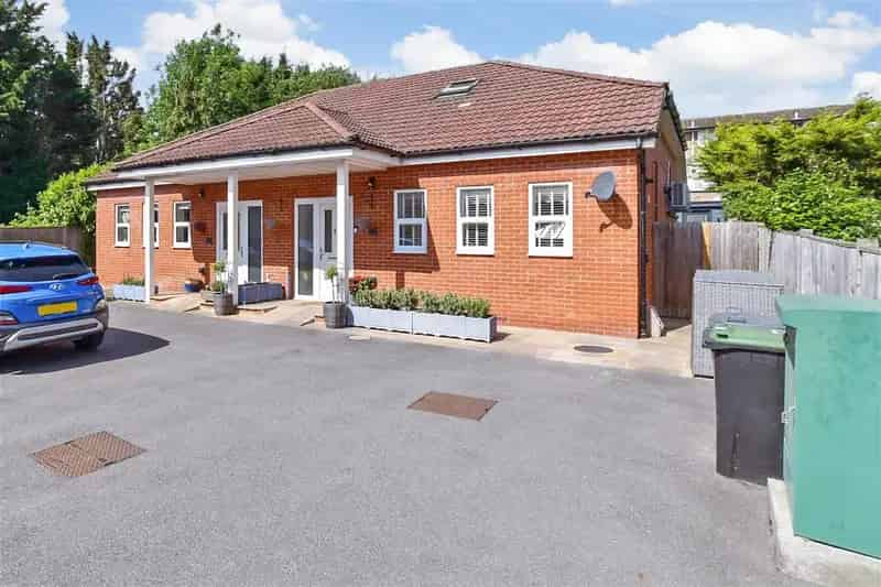 2 Bedroom Chalet Bungalow for Sale - Chain Free