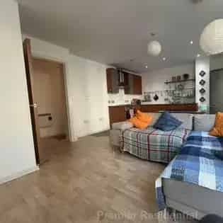 2 Bed Manchester City Centre Apartment Furnished Balcony Parking