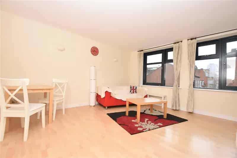 Studio Apartment To Let