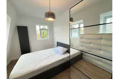 1 Bedroom Flat 59m² Near Shepherds Bush London