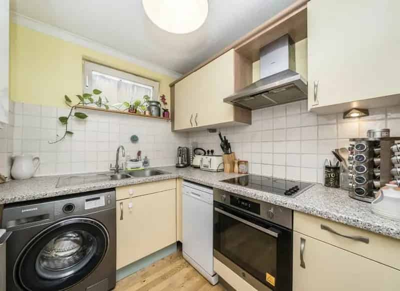 Riverfront 1-Bed Flat Near Transport Links