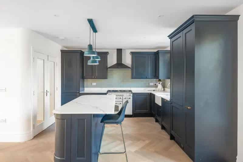 3 Bedroom Maisonette For Sale The Grove London