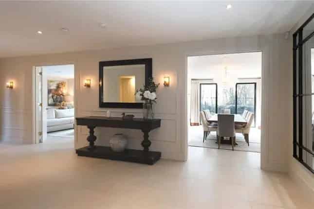Detached House for Sale in Wimbledon SW20