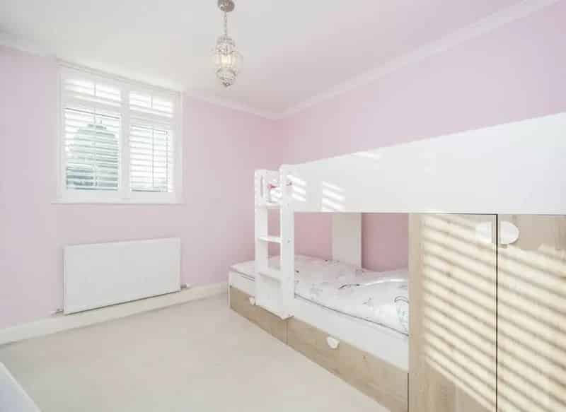 2 Double Bed Apartment Park Road Chiswick Off Street Parking Garage