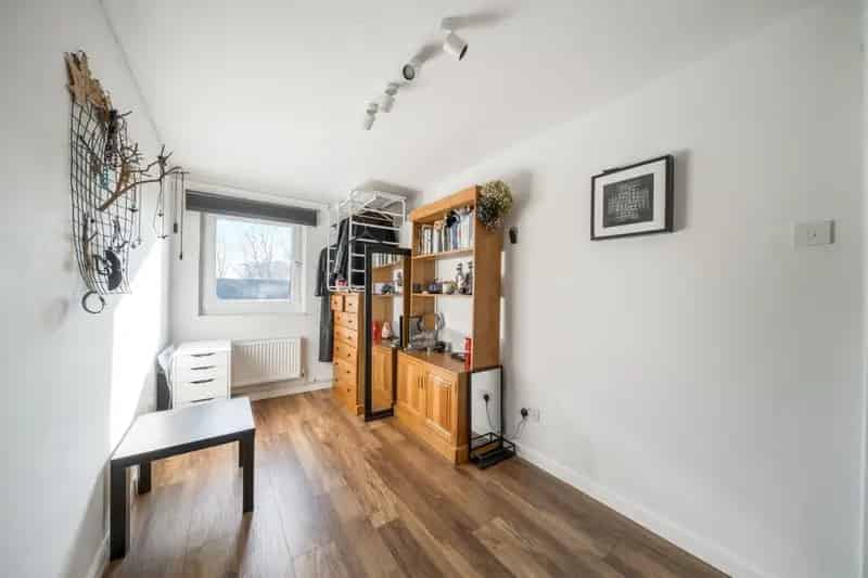 Flat For Sale , London, England