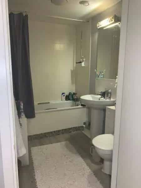 4 Bedroom House Near Victoria Station with Garden