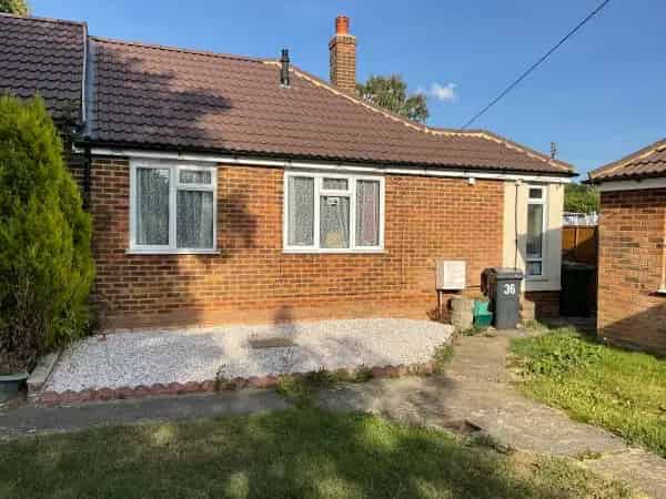 2 Bedroom Bungalow Hothfield Village Parking Gardens Gas Central Heating