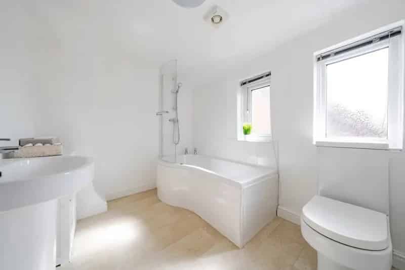 1 Bedroom House For Sale - Refurbished Mid-Terrace