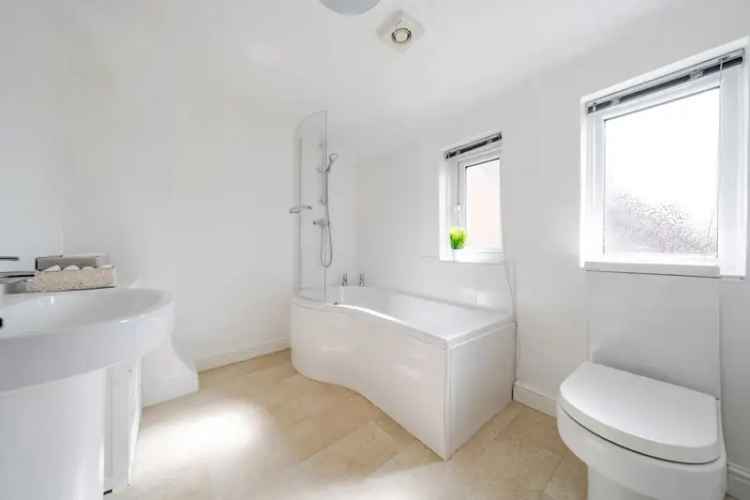 1 Bedroom House For Sale - Refurbished Mid-Terrace
