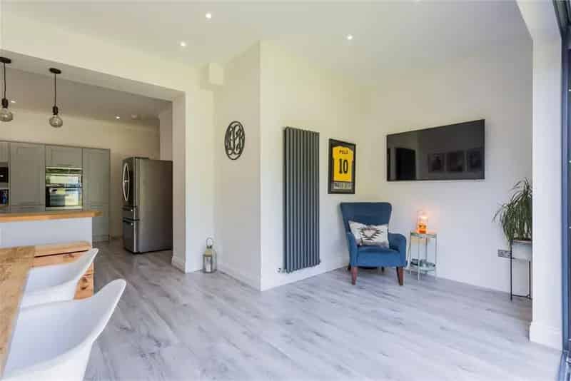 4 Bed Semi-Detached House with 2 Reception Rooms