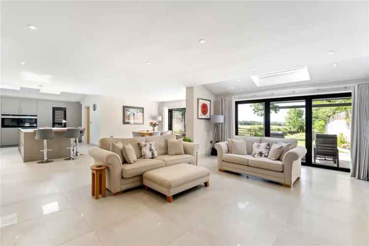 Four Bedroom Contemporary Home with Superb Gardens