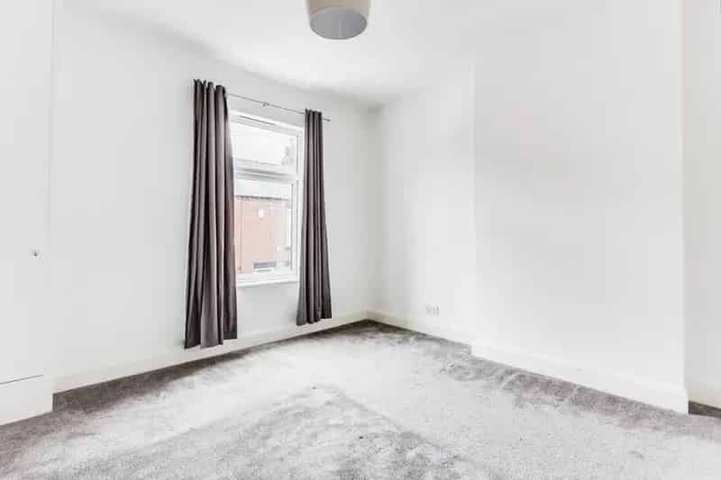 2 Bedroom Mid Terrace House Wakefield West Yorkshire WF2