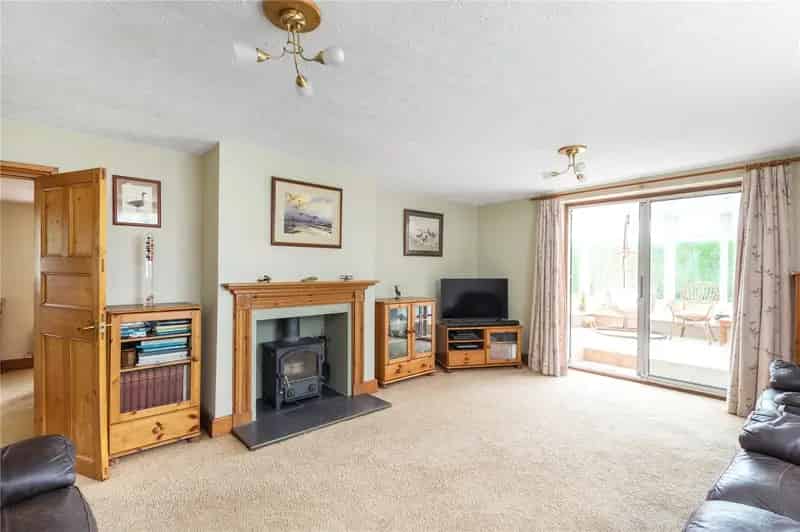 4 Bedroom Detached House with Outbuildings and Planning Permission