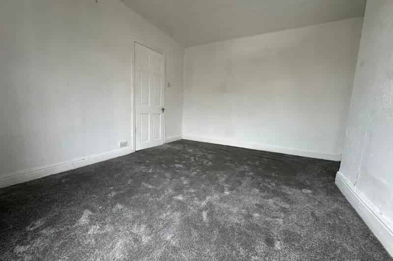 Two Bedroom House Near York Road Leeds