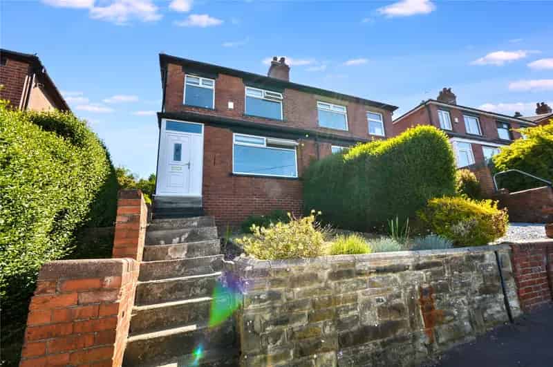 3 Bedroom Semi-Detached Home Near M62 M1 Motorways