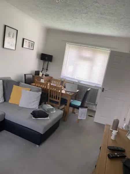 3 Bedroom House with Garden and Driveway