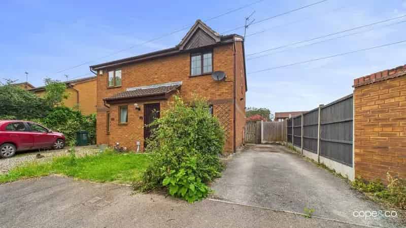 2 Bedroom Semi Detached House To Rent