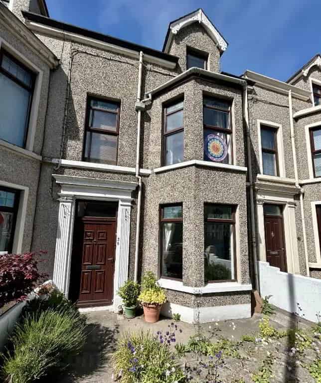 4 Bedroom Mid Terrace House Near Coleraine Town Centre