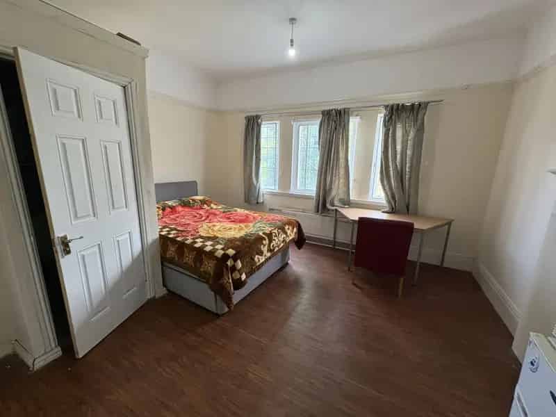 1 Bedroom House Share Ensuite Double Room Students Couples Welcome