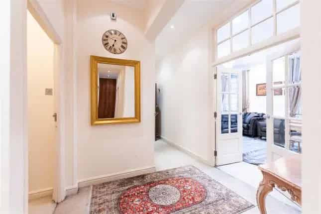 Flat for sale in Sussex Gardens, London W2