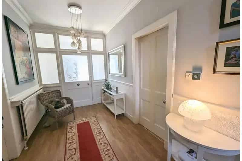 5 Bed House End Terraced with 2 Reception Rooms