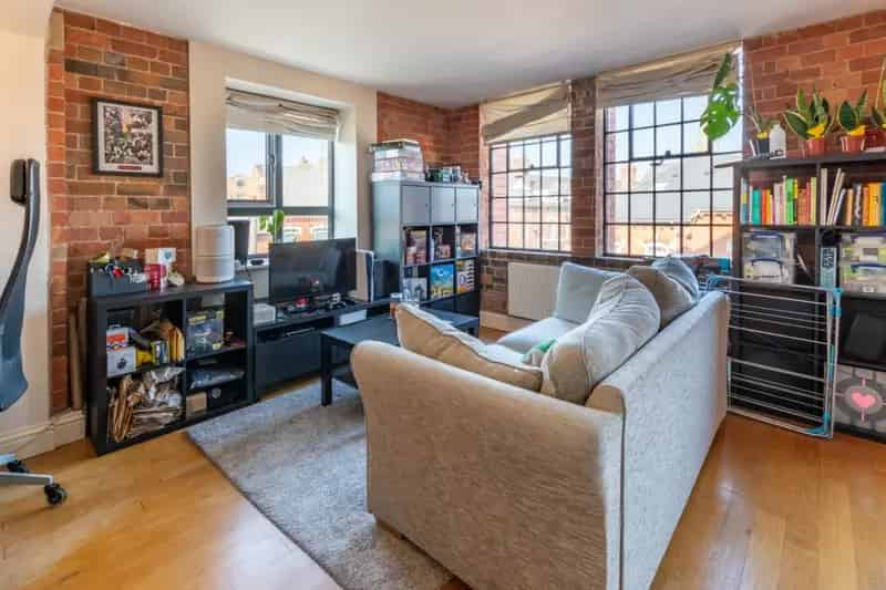 2 Bedroom Flat for Sale Worcester City Centre