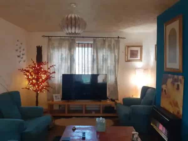 Semi Detached House Large Gardens Close Amenities New Boiler