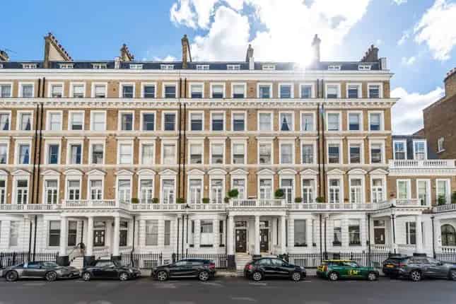 Flat for sale in Queens Gate Gardens, South Kensington, London SW7