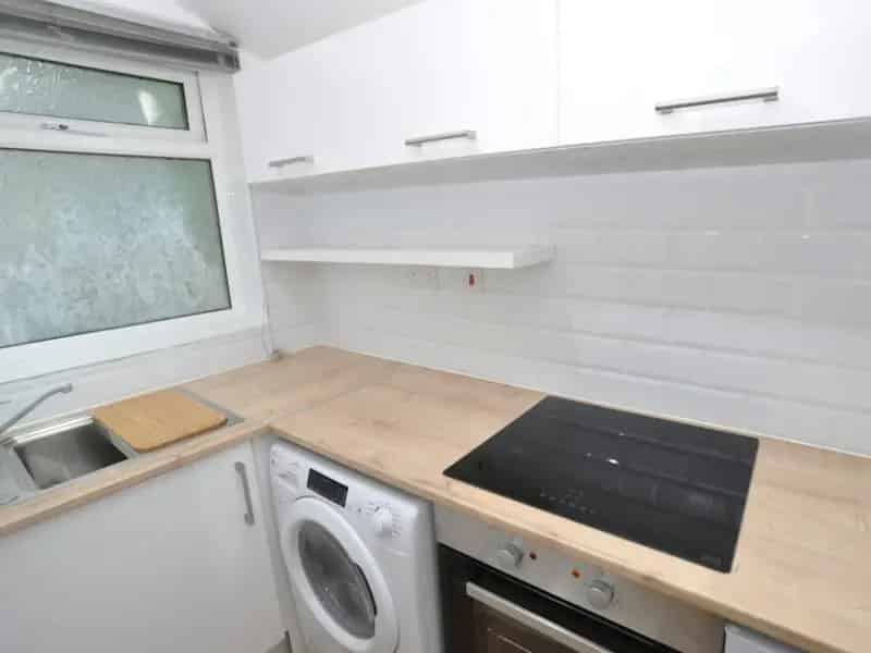 One Bedroom Flat Near Train Station Available Now