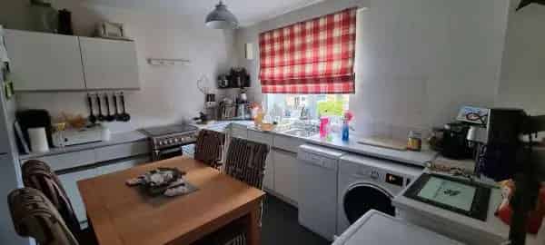 Great 2 Bedroom House Near Transport Schools Shops