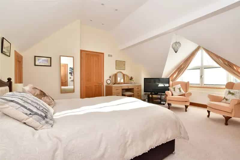 4 Bedroom Detached House with Stables and Pool near Shanklin