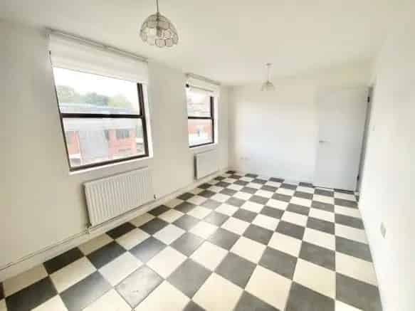 Two Double Bedroom Apartment St Albans Town Centre Loft Conversion Allocated Parking