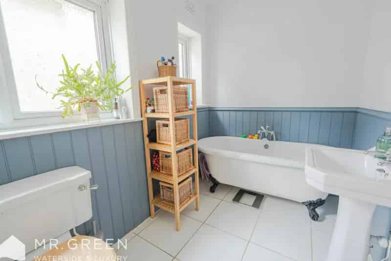 4 Bedroom Detached House for Sale Southbourne