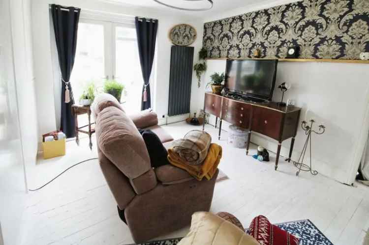 3 Bedroom Semi Detached House for Sale Castleford West Yorkshire