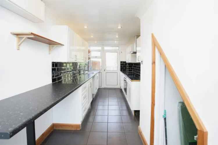 3 Bedroom Terraced House Bettws Modern Kitchen Large Living Room