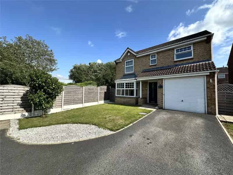 Superb Detached Family Home Near Leeds City Centre