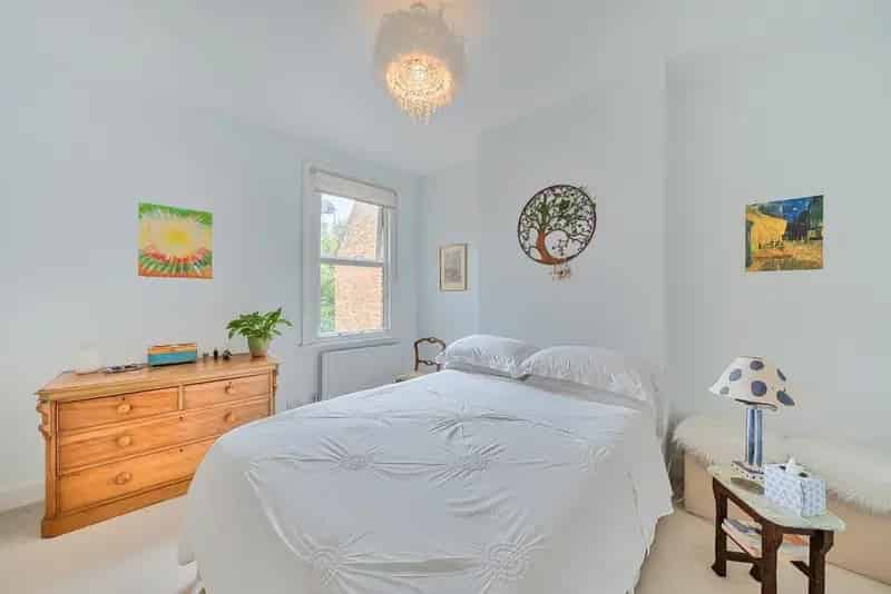 629 Sq Ft One Bedroom Period Conversion Raynes Park