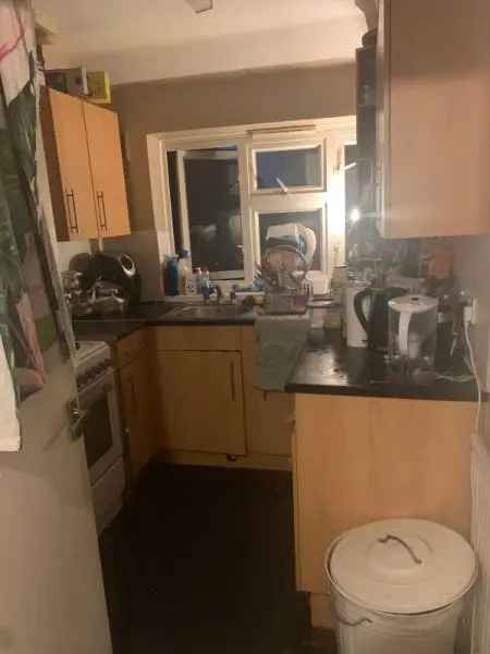 Flat For Rent in Borough of Runnymede, England