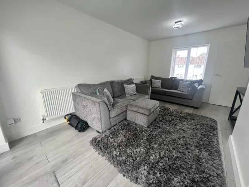 3 Bedroom Family Home Llanrumney Modern Kitchen Large Garden