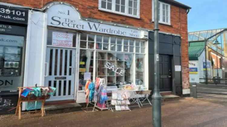 Retail Unit with WC and Parking