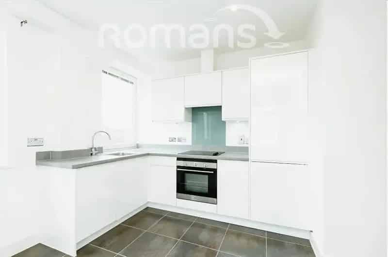 1 Bedroom Apartment For Sale Near Town Centre