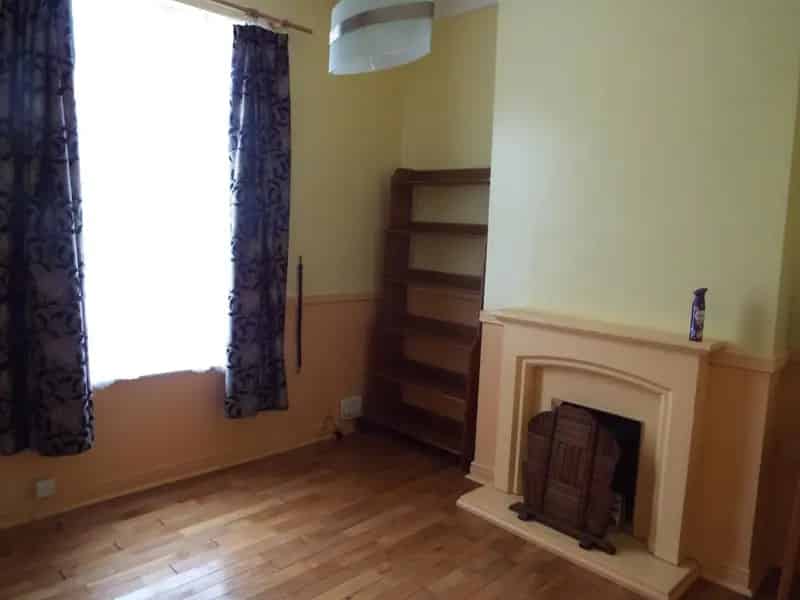 2 Bedroom End Terrace House For Sale