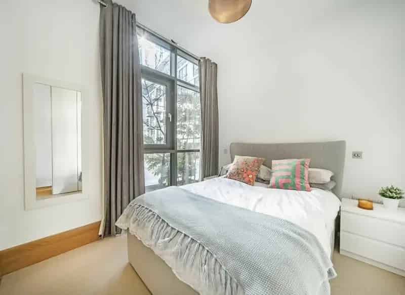 One Double Bedroom Apartment in Sugar House