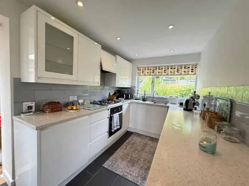 2 Bedroom Bungalow For Sale Near Stroud