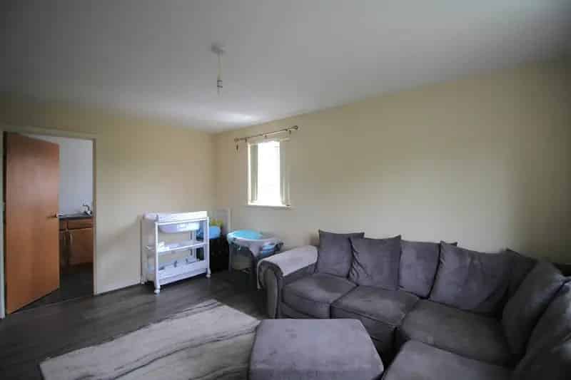 2 Bedroom Flat for Sale in Manchester Near Metrolink